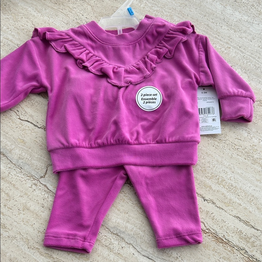 NEW Pink Ruffled Baby Outfit Set Super soft size 0-3 months
